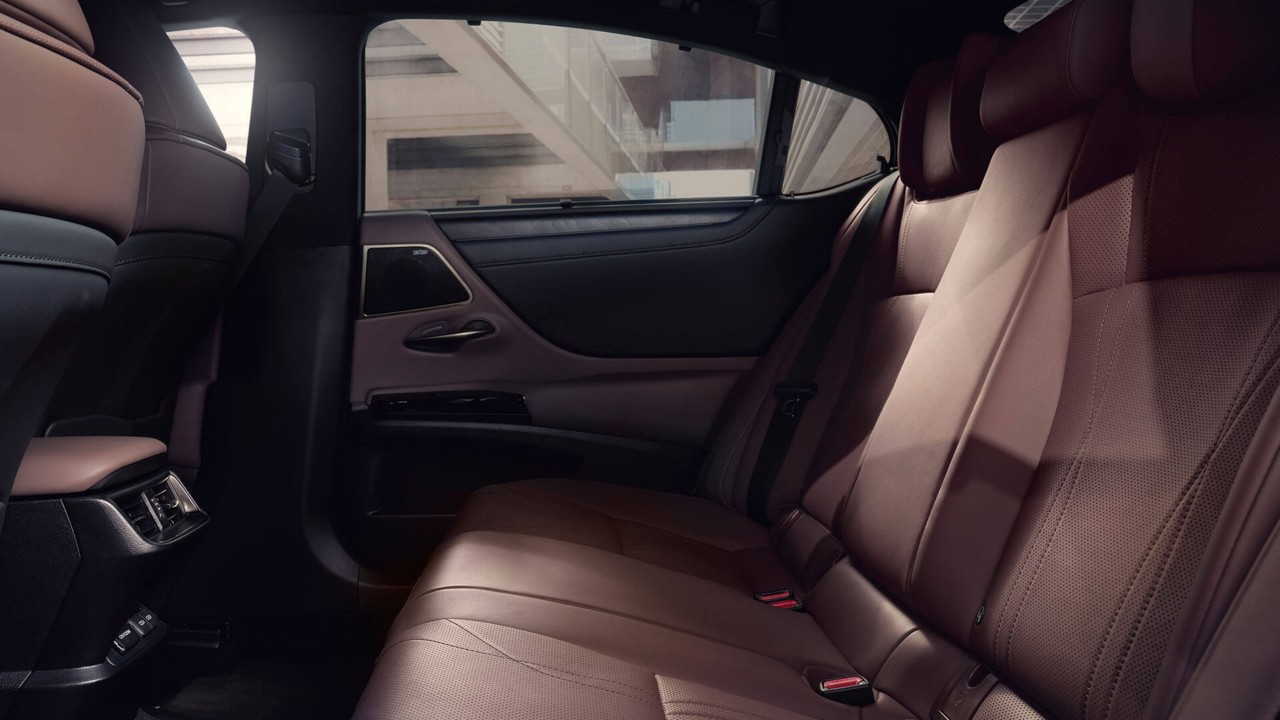 Lexus ES 300h's rear passenger seats 