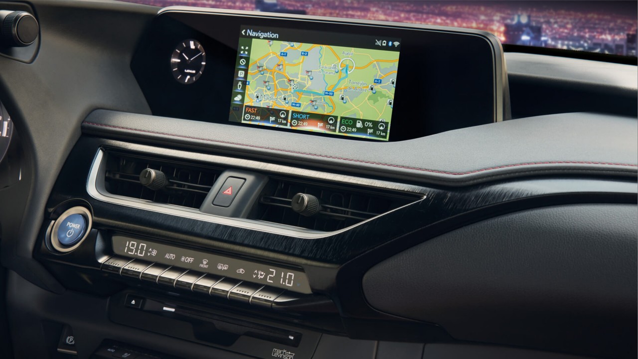 Multimediálna obrazovka s navigáciou v aute Lexus