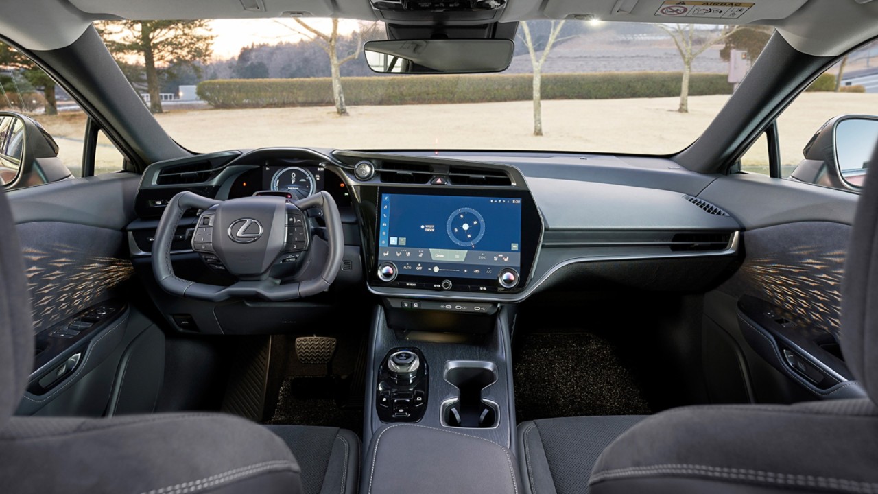 Predný interiér Lexus RZ
